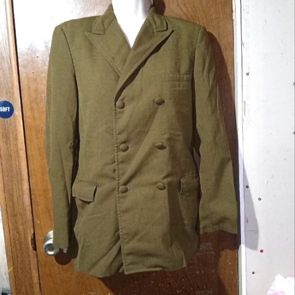 Medium brown buttoned coat